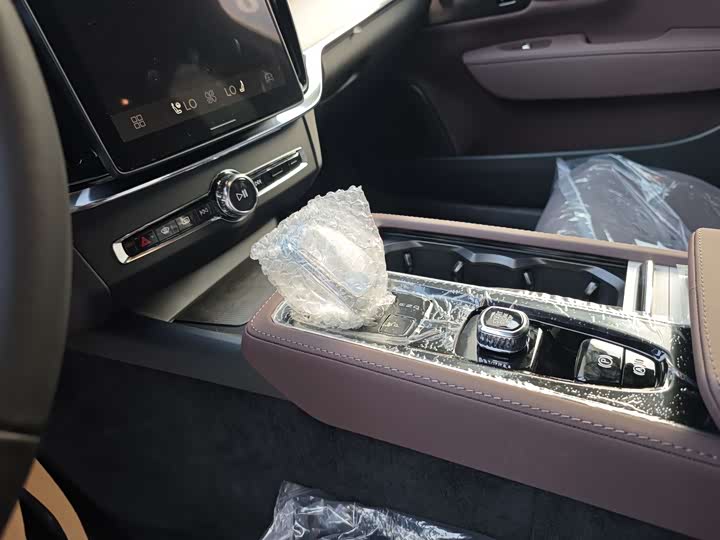 Фото 8 - Volvo S90