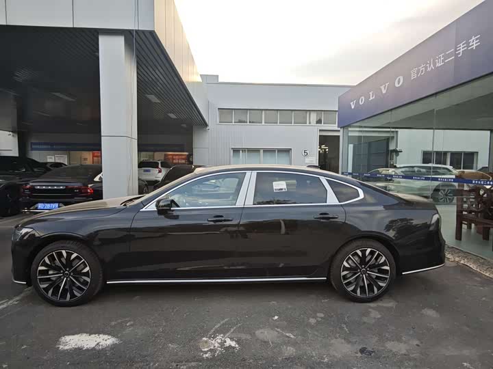Фото 9 - Volvo S90