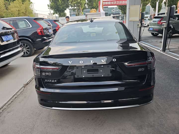 Фото 12 - Volvo S90