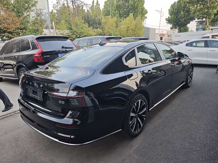 Фото 13 - Volvo S90