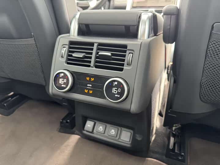 Фото 16 - Land Rover Discovery