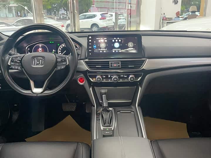 Фото 10 - Honda Inspire