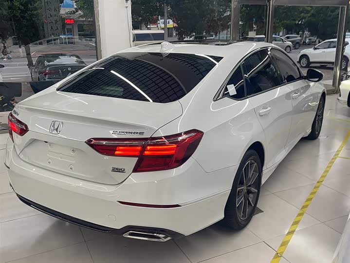 Фото 4 - Honda Inspire