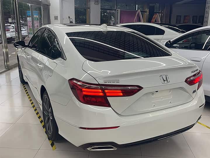 Фото 7 - Honda Inspire