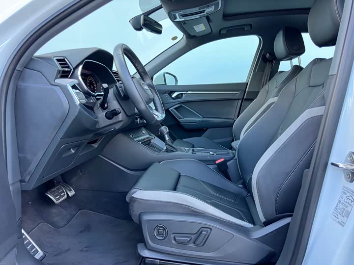 Фото 12 - Audi Q3