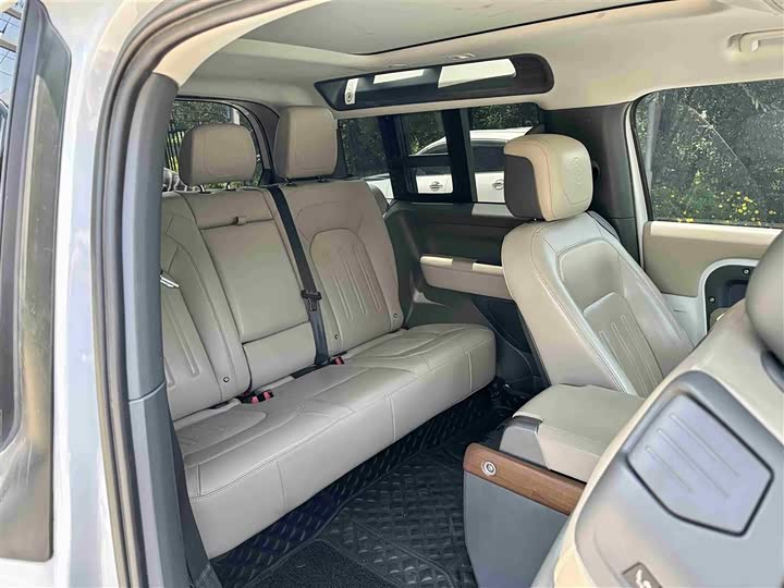 Фото 10 - Land Rover Defender