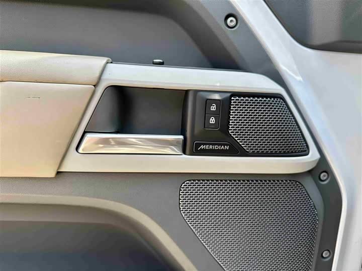 Фото 7 - Land Rover Defender