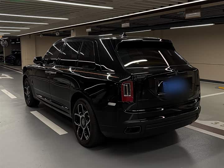 Фото 11 - Rolls-Royce Cullinan