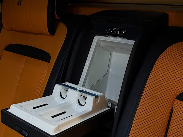 Фото 13 - Rolls-Royce Cullinan