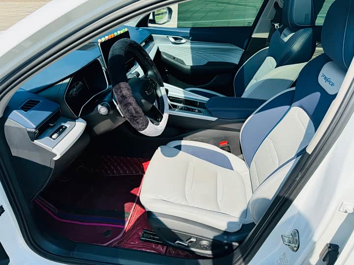 Фото 4 - Geely Preface