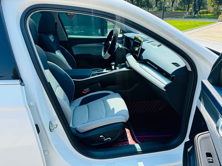 Фото 6 - Geely Preface