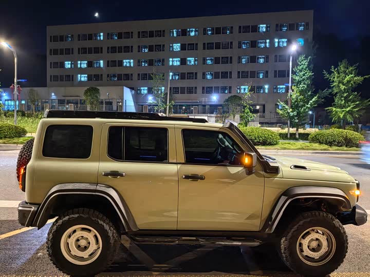 Фото 4 - Tank 300