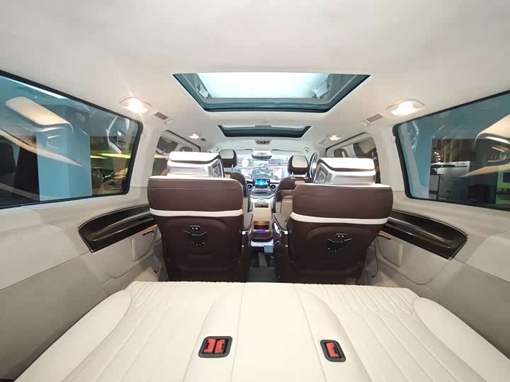 Фото 10 - Mercedes-Benz V-Class