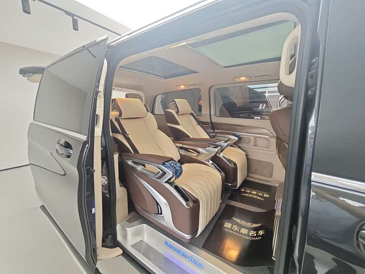 Фото 11 - Mercedes-Benz V-Class