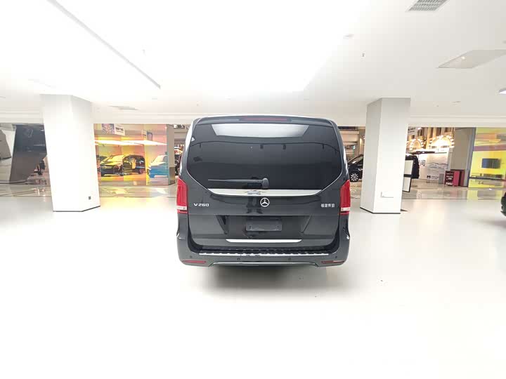 Фото 14 - Mercedes-Benz V-Class