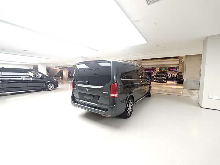 Фото 15 - Mercedes-Benz V-Class