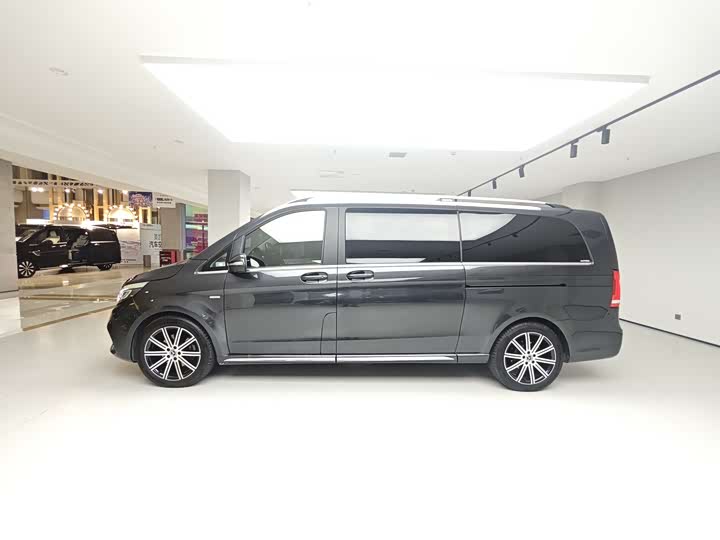 Фото 4 - Mercedes-Benz V-Class