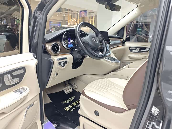 Фото 5 - Mercedes-Benz V-Class