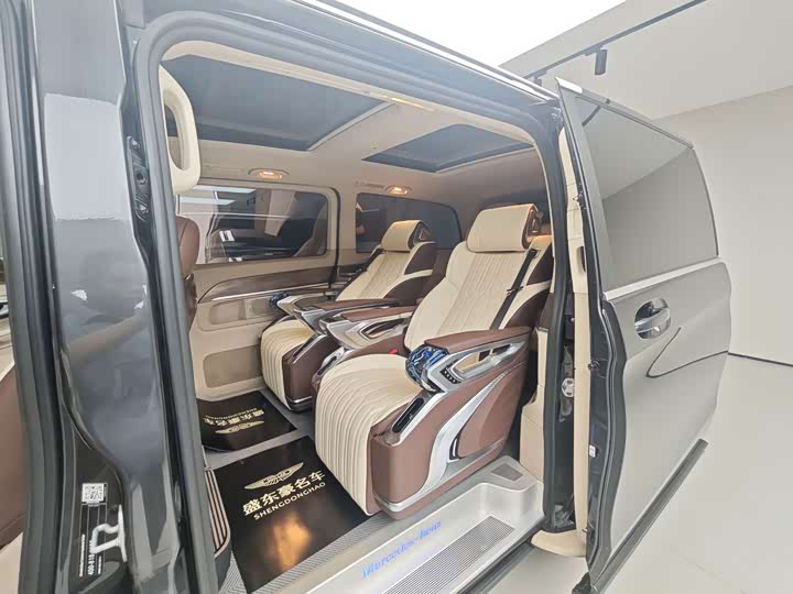 Фото 7 - Mercedes-Benz V-Class