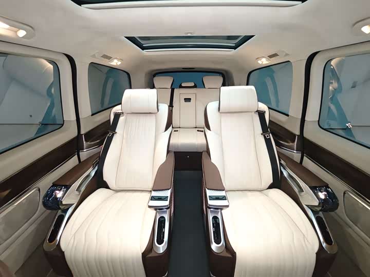 Фото 8 - Mercedes-Benz V-Class