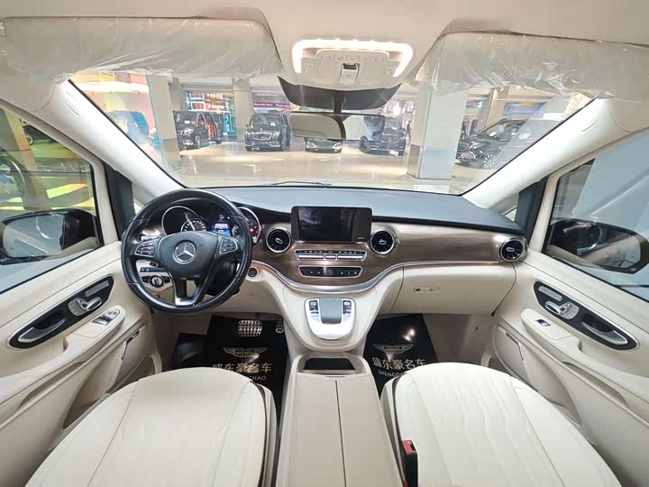 Фото 9 - Mercedes-Benz V-Class