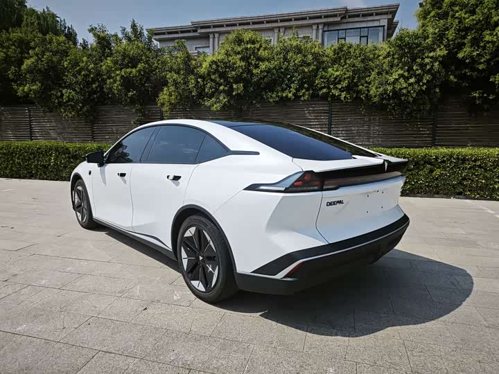 Фото 11 - Changan Deepal SL03