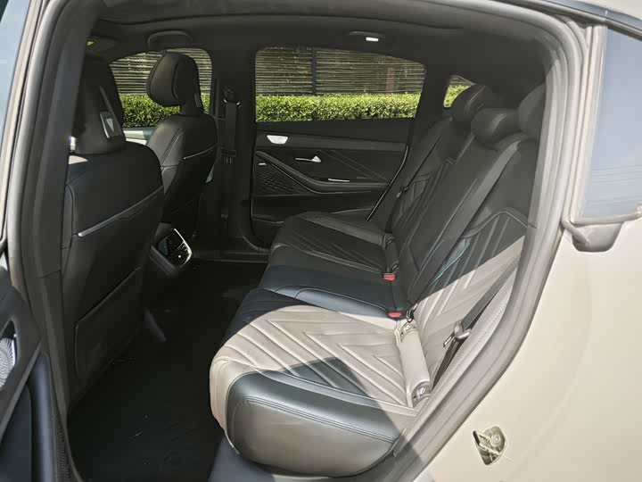 Фото 15 - Changan Deepal SL03