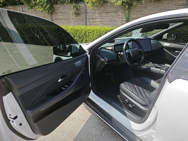 Фото 17 - Changan Deepal SL03