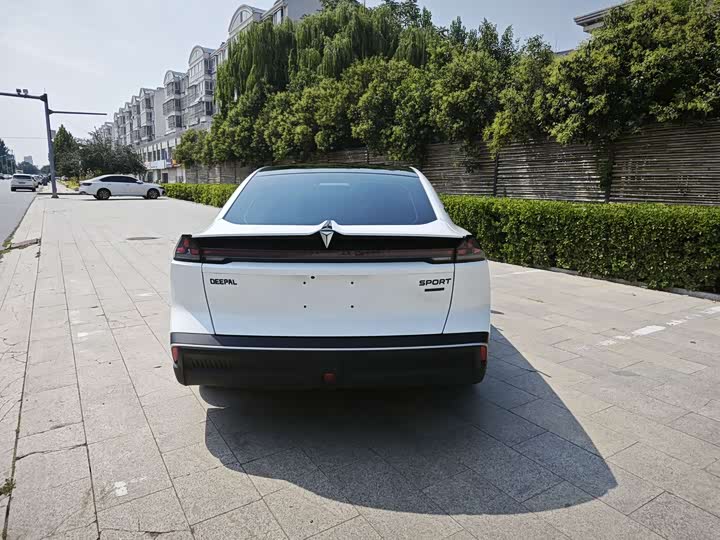 Фото 6 - Changan Deepal SL03