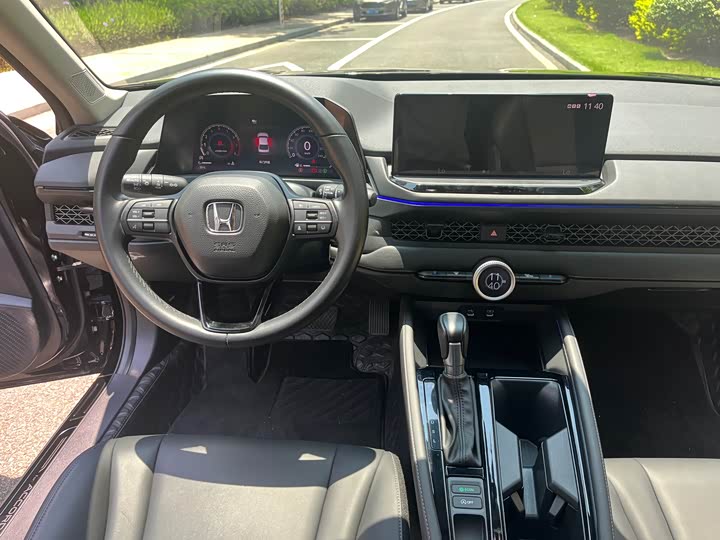 Фото 11 - Honda Accord