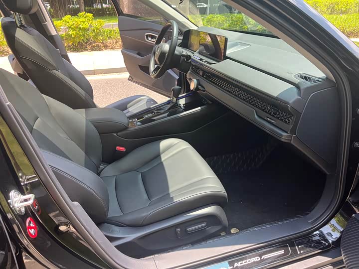 Фото 14 - Honda Accord