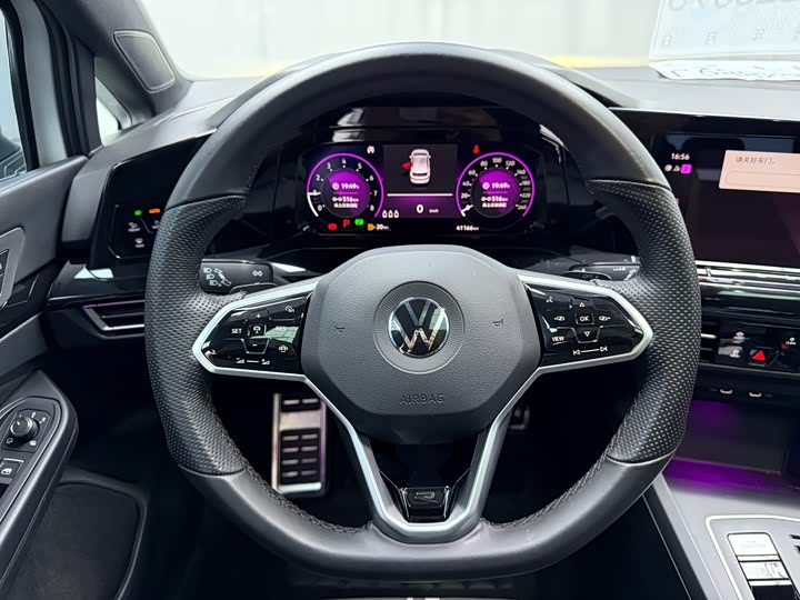 Фото 10 - Volkswagen Golf