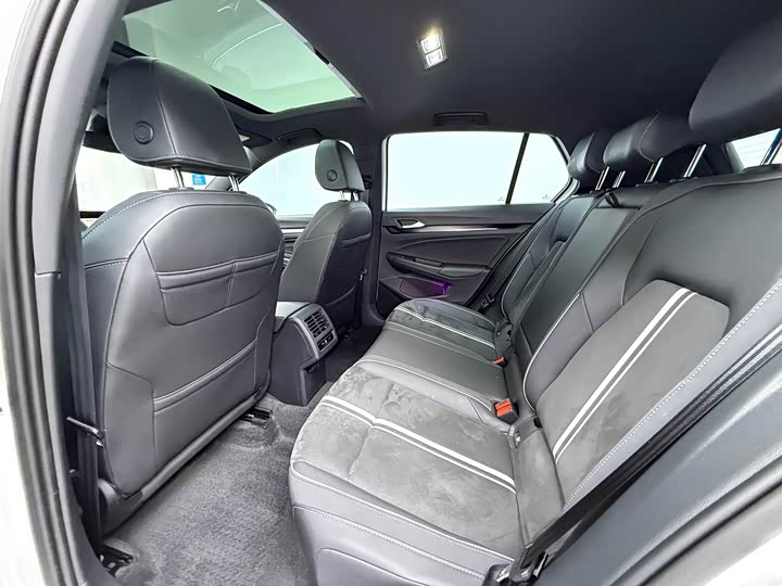 Фото 12 - Volkswagen Golf