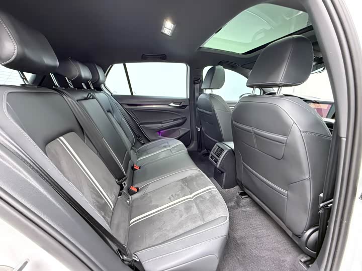 Фото 14 - Volkswagen Golf