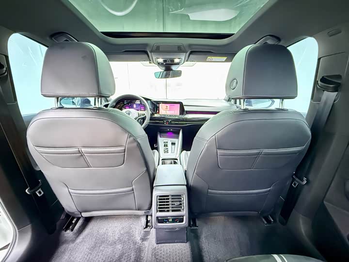 Фото 16 - Volkswagen Golf