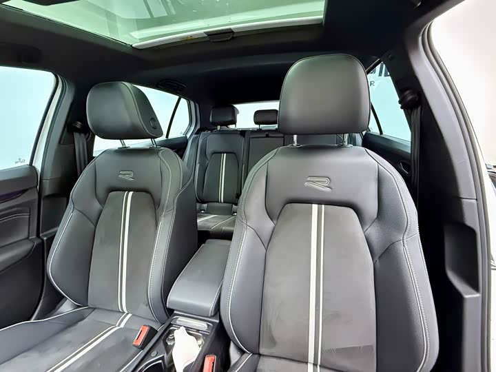 Фото 17 - Volkswagen Golf