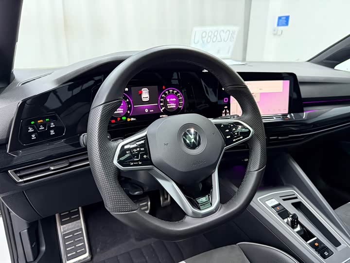 Фото 7 - Volkswagen Golf