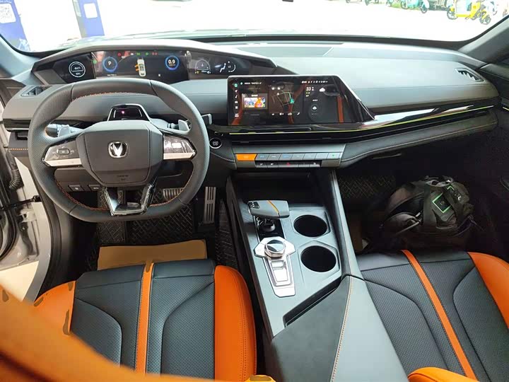 Фото 10 - Changan UNI-V