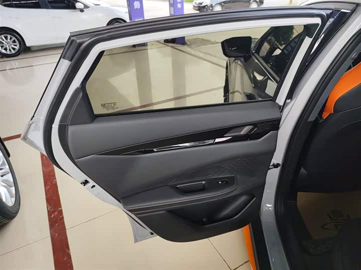 Фото 29 - Changan UNI-V