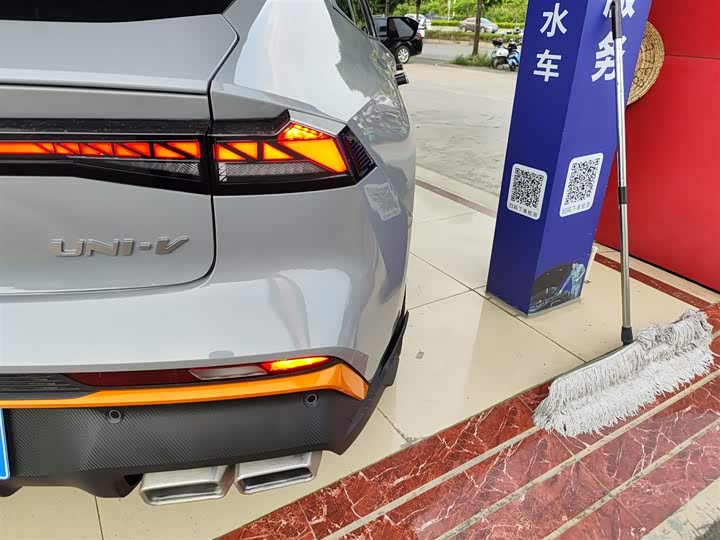 Фото 8 - Changan UNI-V