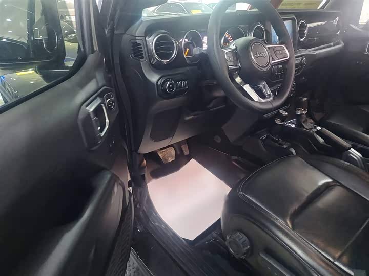 Фото 9 - Jeep Wrangler