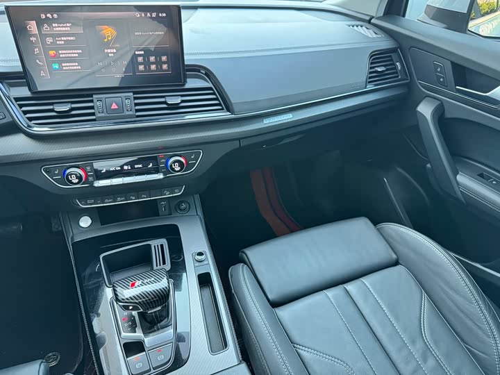 Фото 10 - Audi Q5L