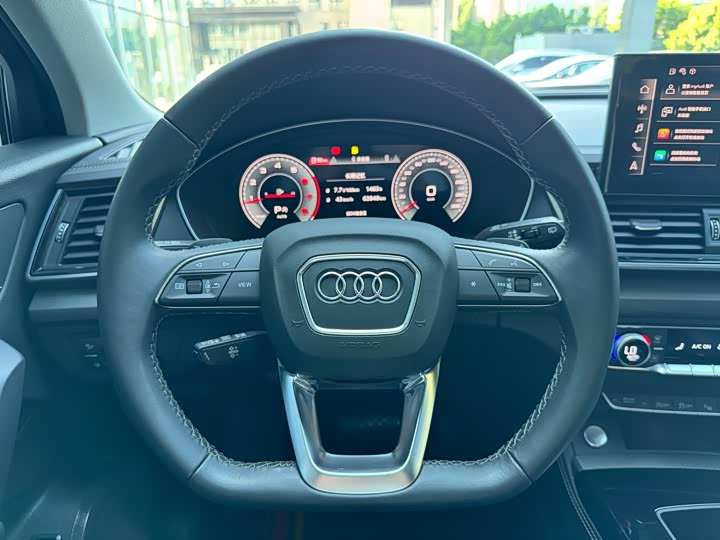 Фото 11 - Audi Q5L