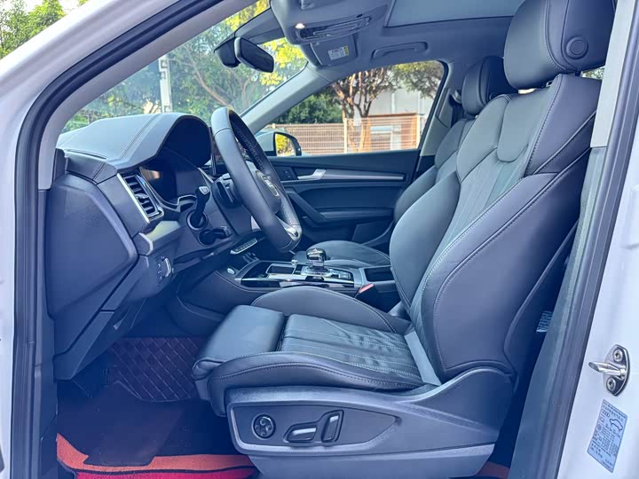 Фото 12 - Audi Q5L