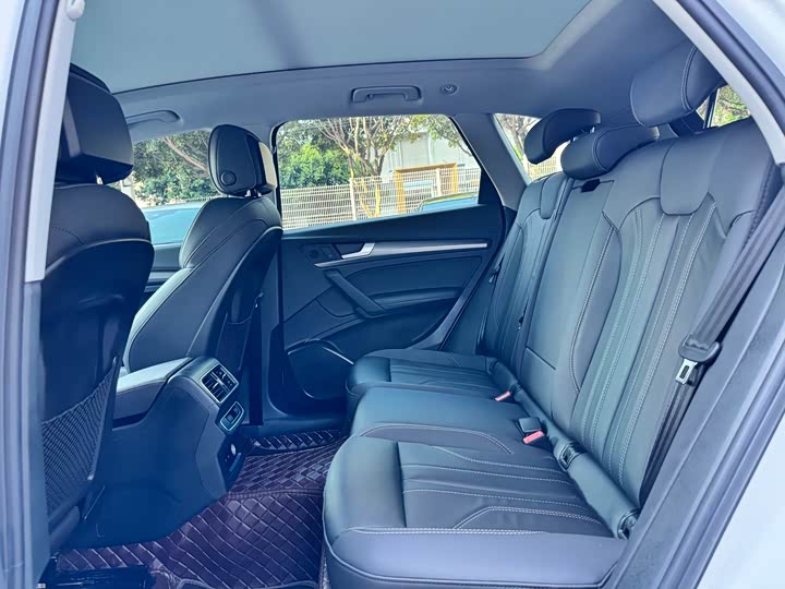 Фото 13 - Audi Q5L