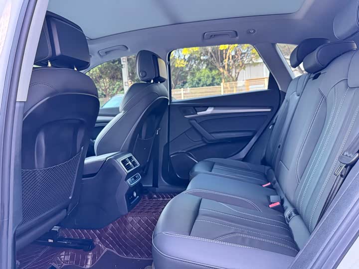 Фото 14 - Audi Q5L