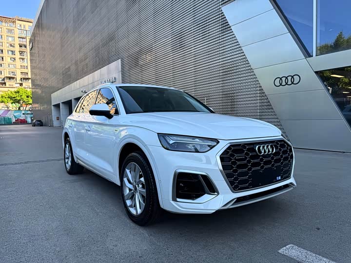 Фото 3 - Audi Q5L