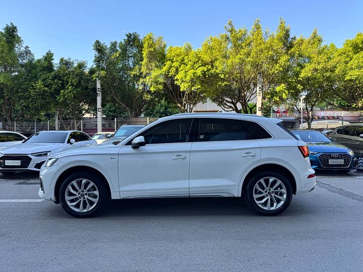 Фото 4 - Audi Q5L