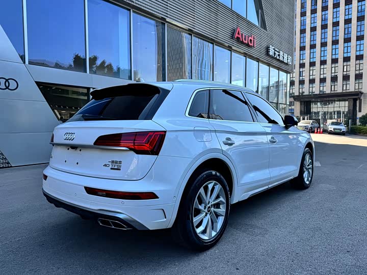 Фото 5 - Audi Q5L