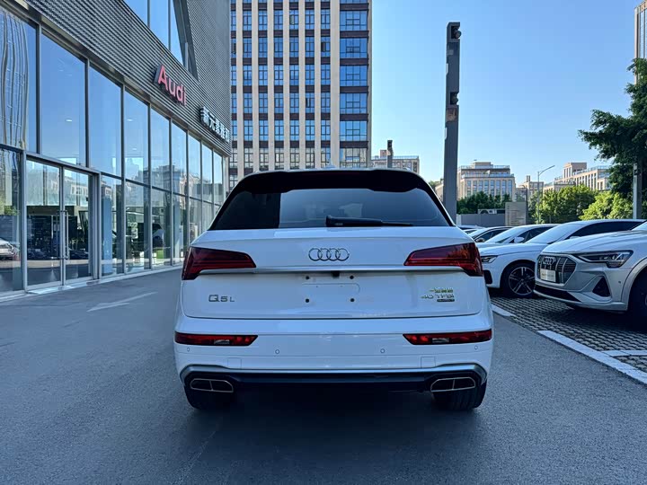 Фото 6 - Audi Q5L